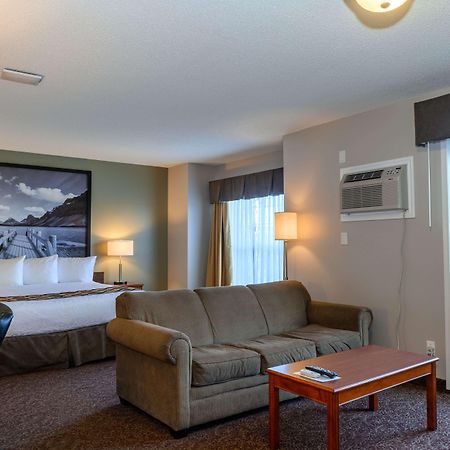 Super 8 By Wyndham Cochrane Hotel Bagian luar foto