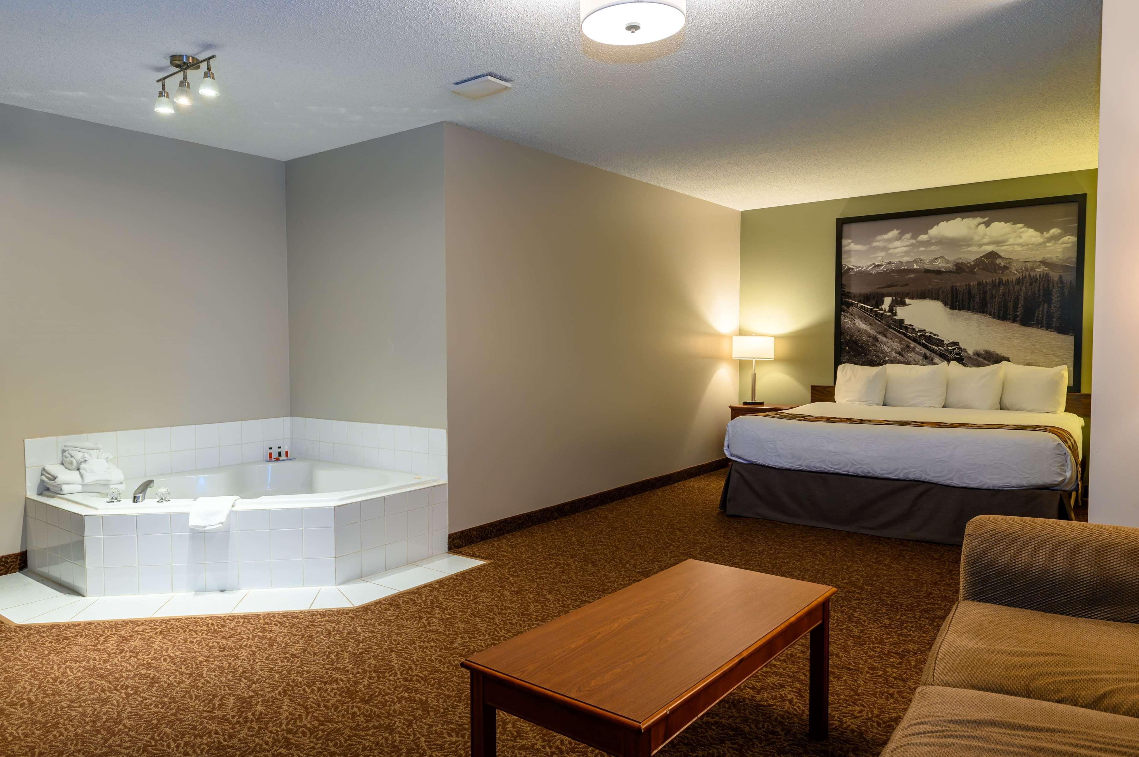 Super 8 By Wyndham Cochrane Hotel Bagian luar foto