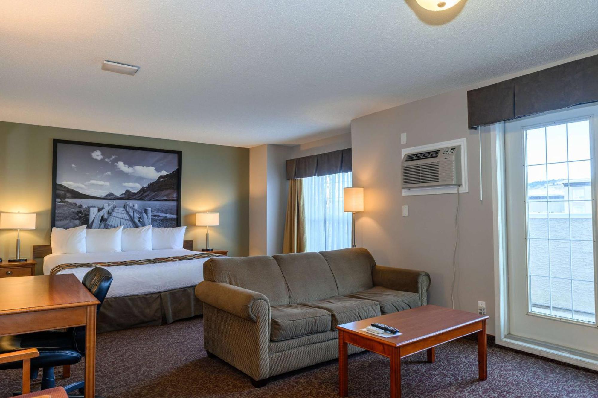 Super 8 By Wyndham Cochrane Hotel Bagian luar foto