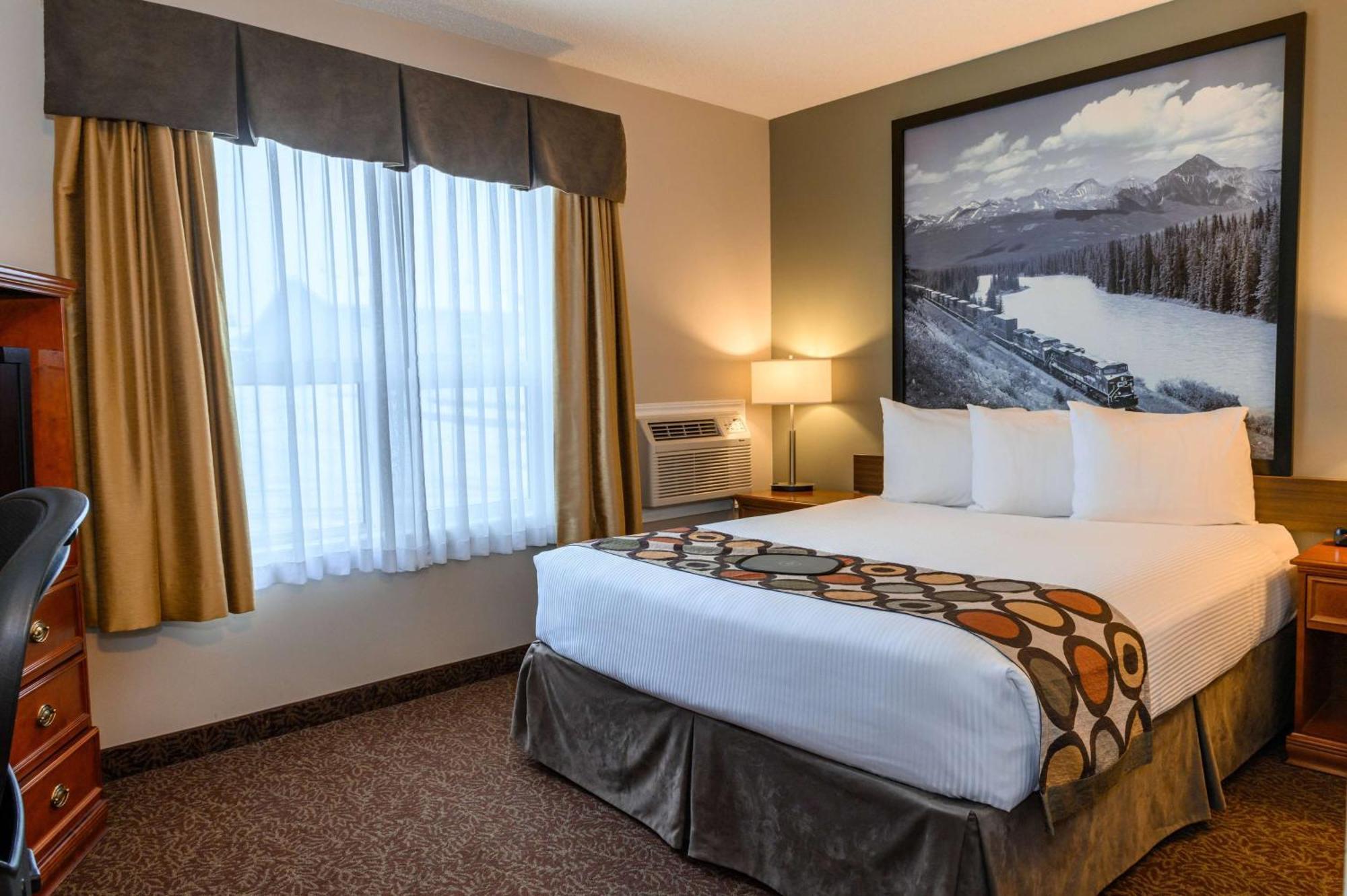 Super 8 By Wyndham Cochrane Hotel Bagian luar foto