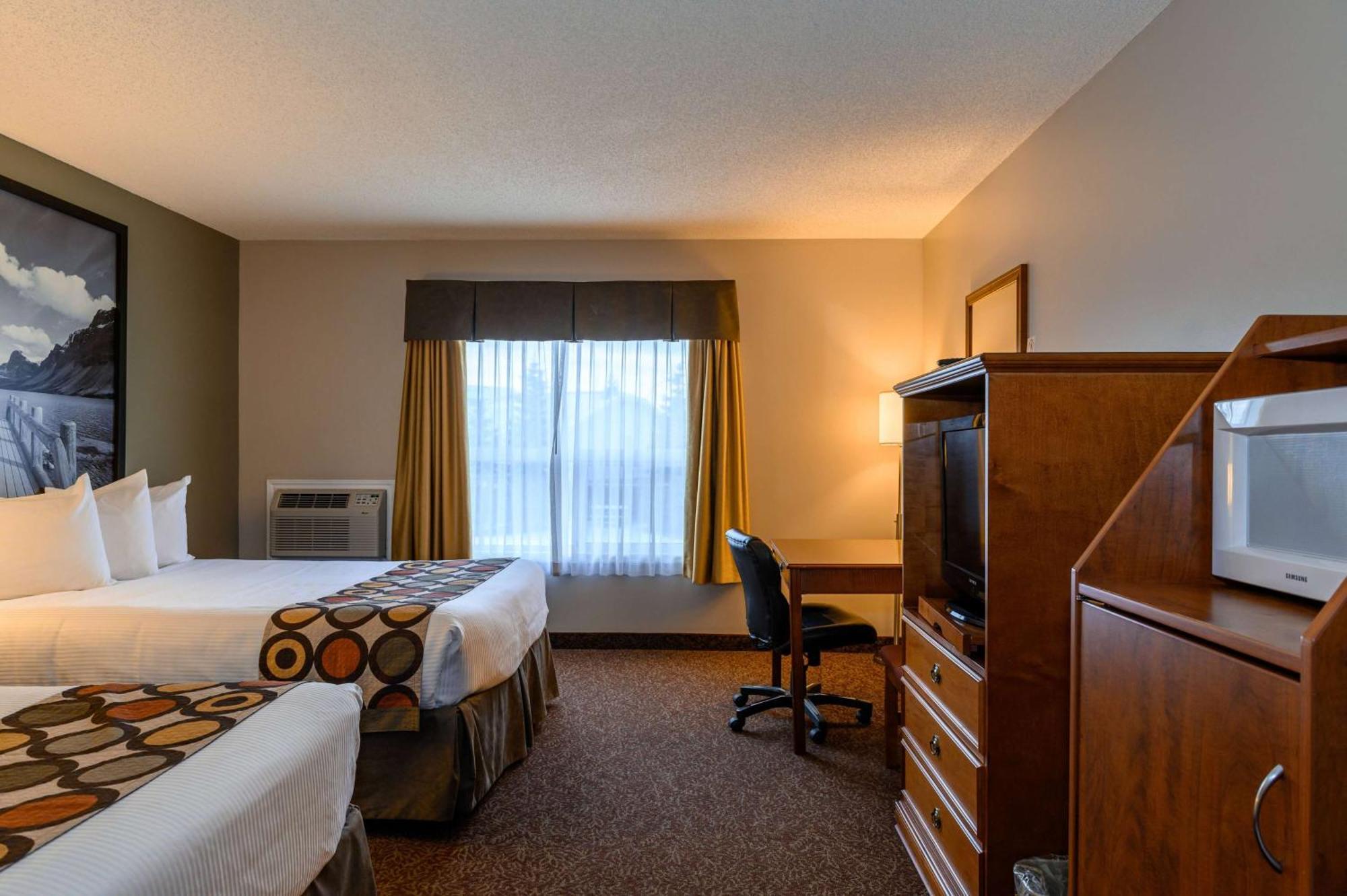Super 8 By Wyndham Cochrane Hotel Bagian luar foto