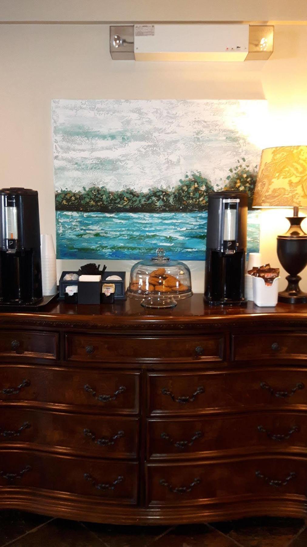 Super 8 By Wyndham Cochrane Hotel Bagian luar foto